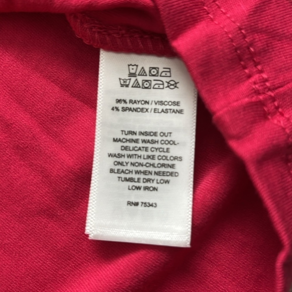 ⭐️ NWT- Tahari pink t-shirt- size small - Picture 5 of 7